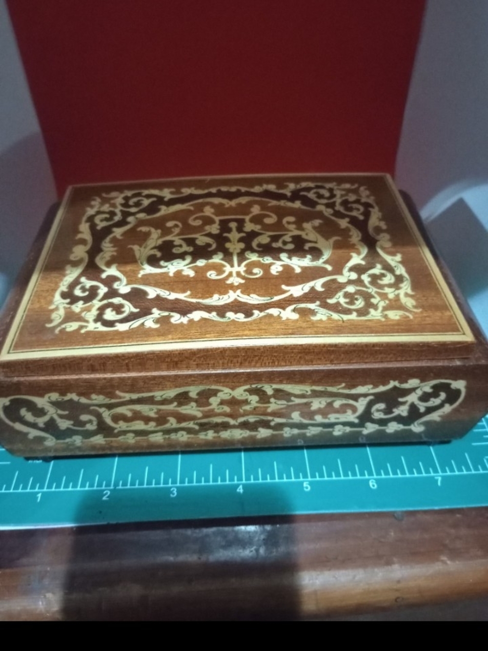 Italian inlaid wooden musical cigarette dispenser Brown & Gold